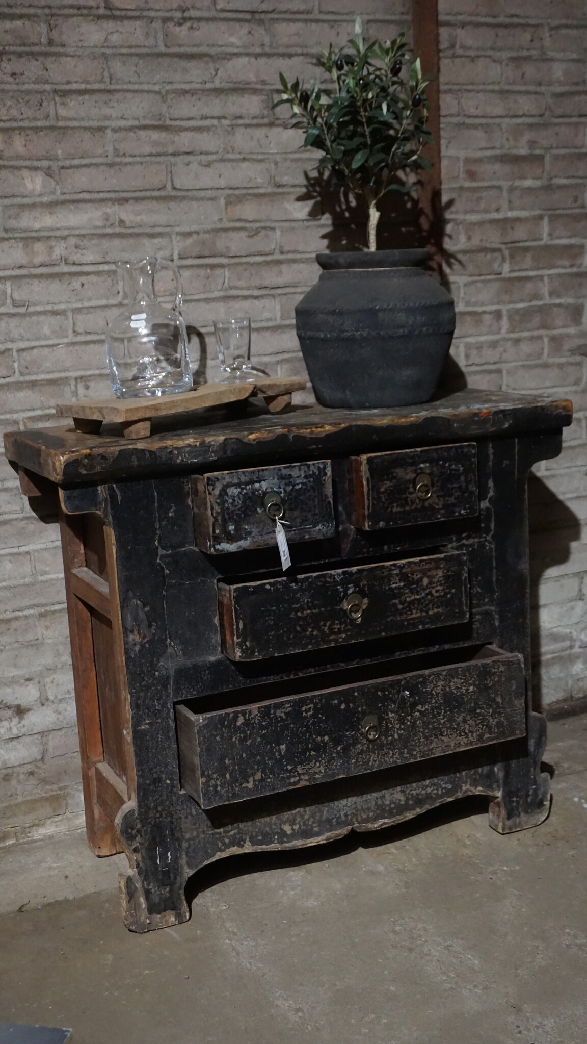 Rene Houtman Oud Chinezen Kastje | H87 x B100 x D44 cm