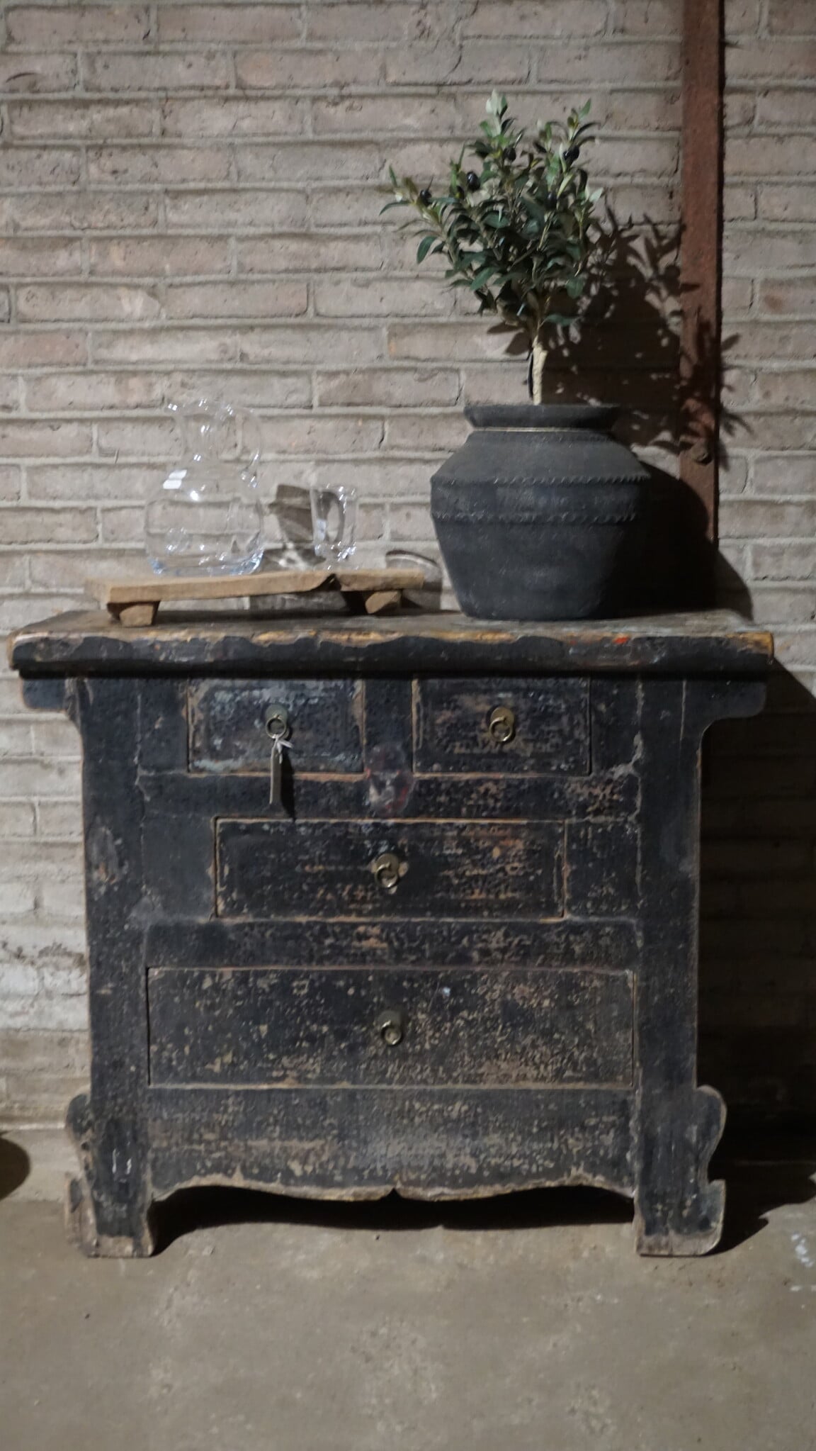 Rene Houtman Oud Chinezen Kastje | H87 x B100 x D44 cm