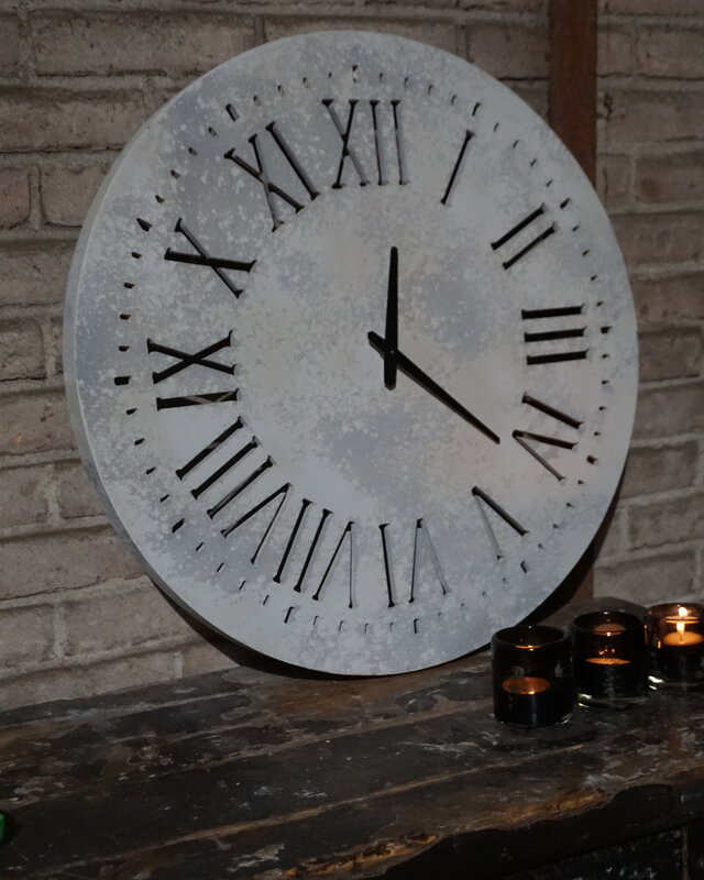 Rene Houtman Klok Roman | Oud Wit | H60 x B60 cm