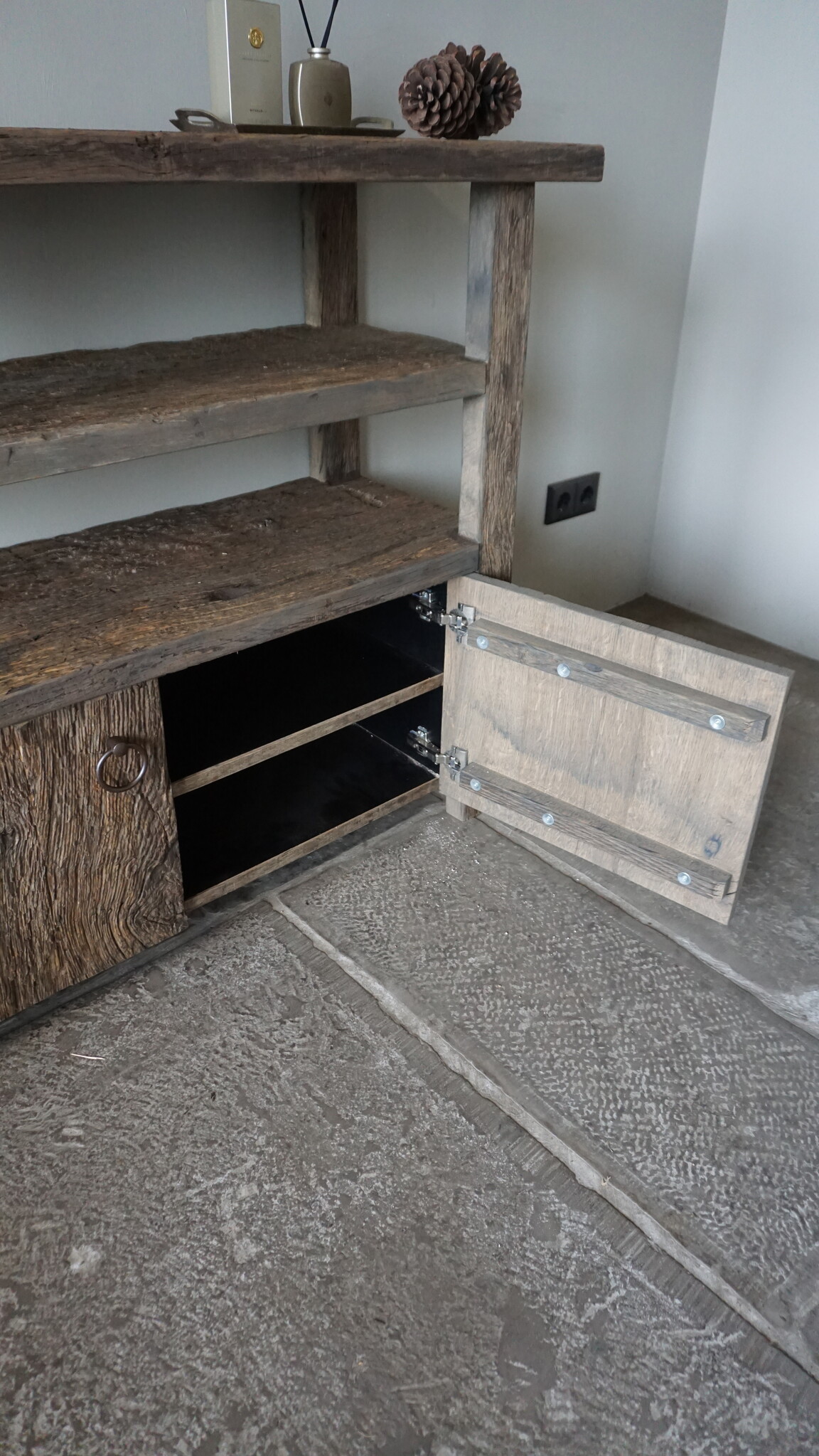 Rene Houtman Sidetable | Geborsteld Oud Eiken | H85 x B100 x D40 cm