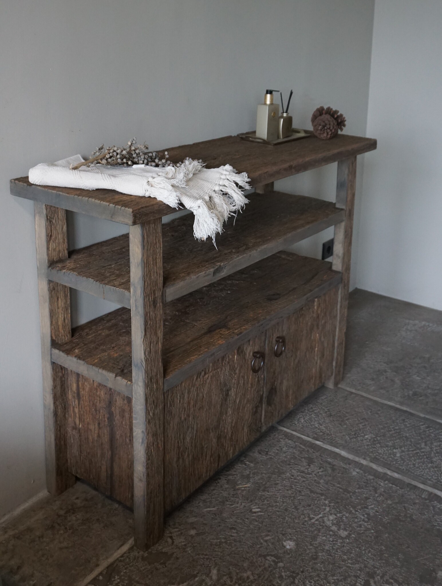 Rene Houtman Sidetable | Geborsteld Oud Eiken | H85 x B100 x D40 cm