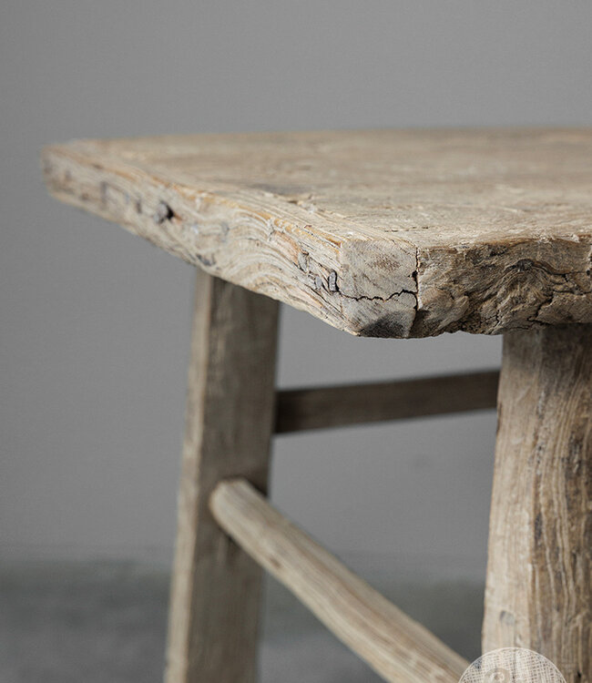 Be-Uniq Oude Bijzettafel | China | H55 x B68 X D52 cm