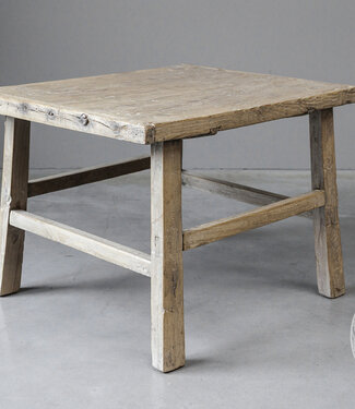 Be-Uniq Oude Bijzettafel | China | H50 x B69 x D56 cm Be-Uniq Oude Bijzettafel | China | H50 x B69 x D56 cm