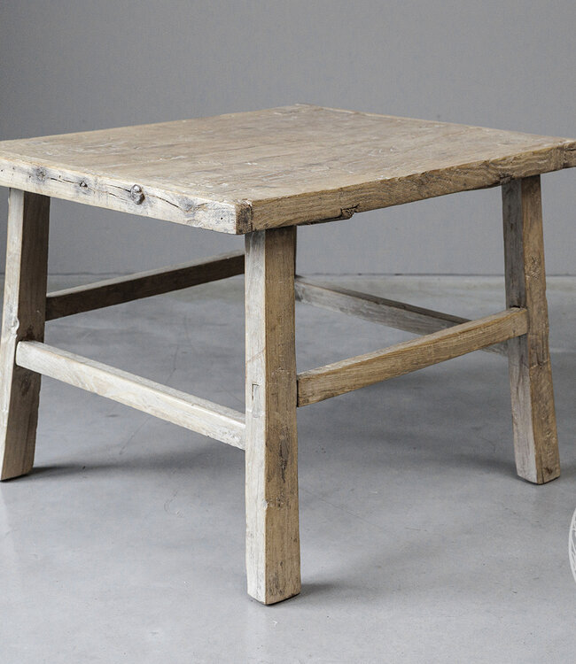 Be-Uniq Oude Bijzettafel | China | H50 x B69 x D56 cm