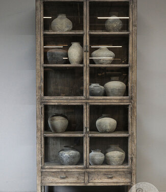 Be-Uniq Vitrine Kast | Oud Hout | H235 x B112 x D43 cm Be-Uniq Vitrine Kast | Oud Hout | H235 x B112 x D43 cm