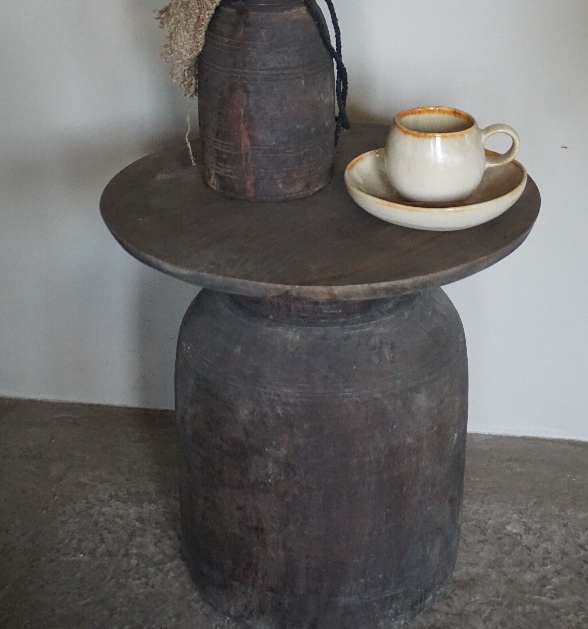Be-Uniq Bijzettafel Oude Pot | Medium | H41 x D40 cm