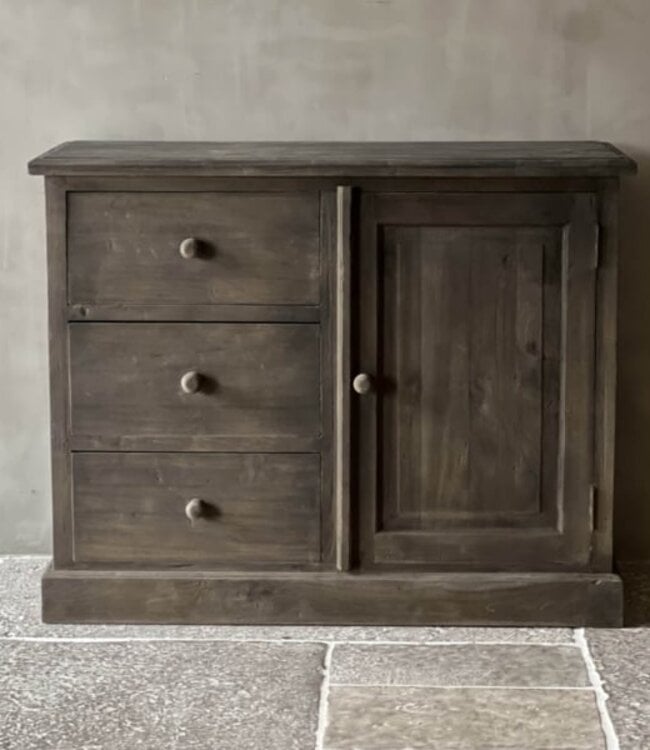 Aura Peeperkorn Houten Kabinetje | H89 x B112 x D46 cm