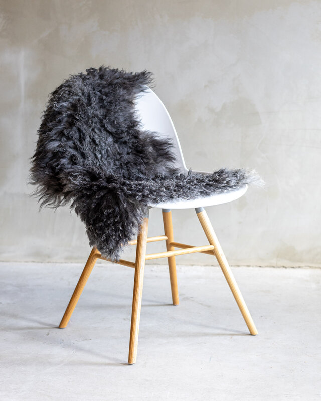 Van Buren Vachtenspecialist Tibetan Sheepskin with natural grey colors