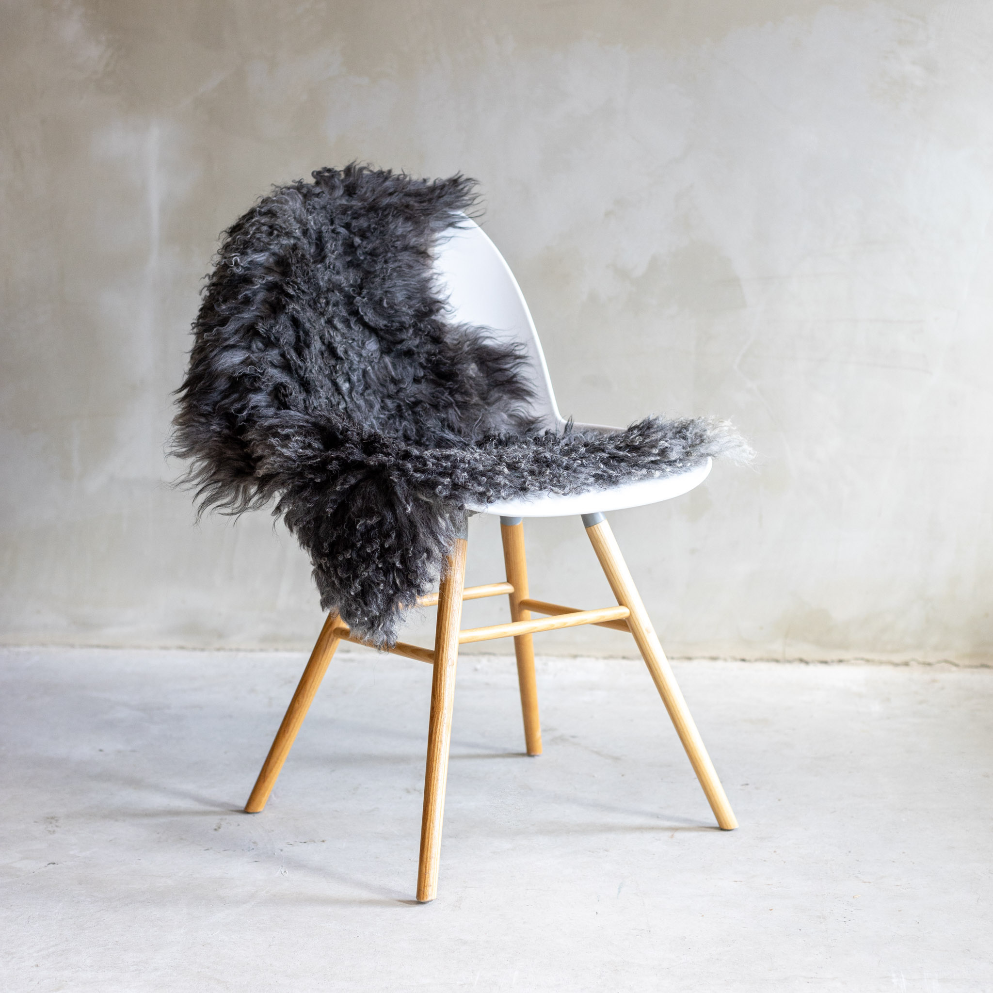 Van Buren Vachtenspecialist Tibetan Sheepskin with natural grey colors