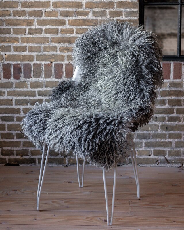 Van Buren Vachtenspecialist Tibetan Sheepskin with natural grey colors