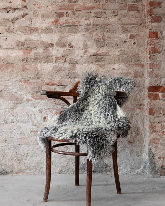 Van Buren Vachtenspecialist Tibetan Sheepskin with natural grey colors