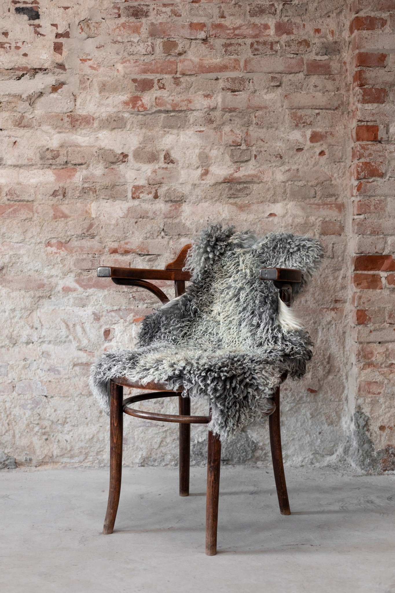 Van Buren Vachtenspecialist Tibetan Sheepskin with natural grey colors