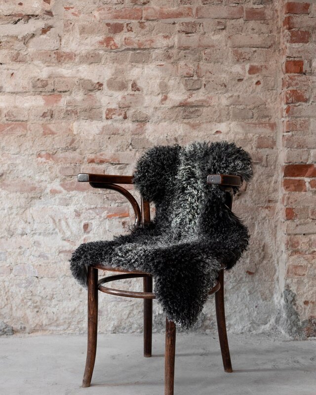 Van Buren Vachtenspecialist Tibetan Sheepskin with natural grey colors