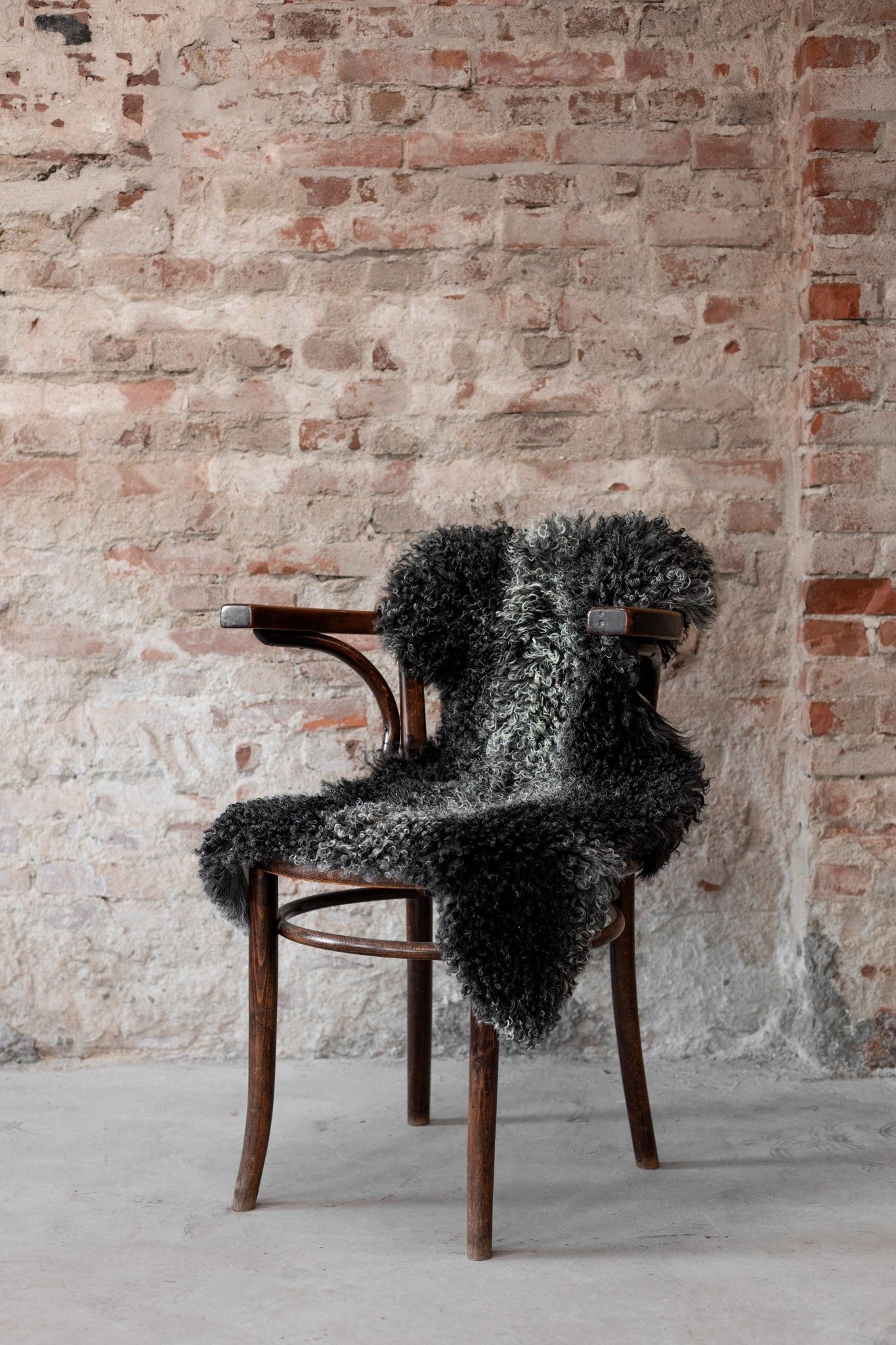 Van Buren Vachtenspecialist Tibetan Sheepskin with natural grey colors