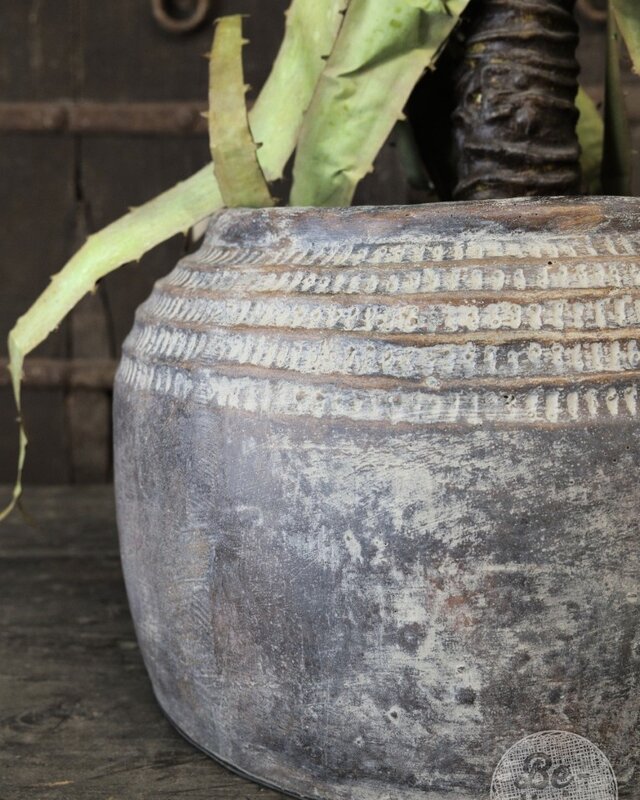 Be-Uniq Village Pottery | 011 | Large | H26 x D41 cm