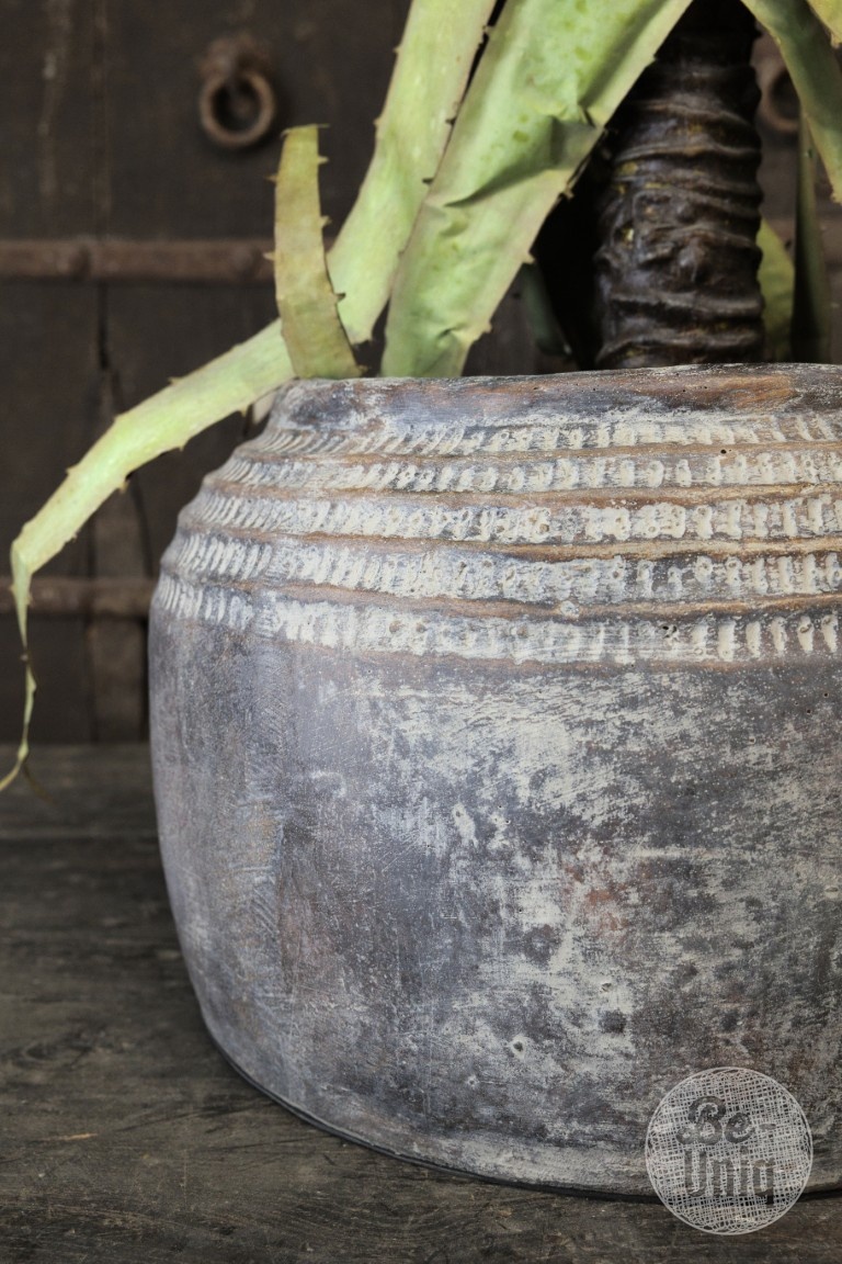 Be-Uniq Village Pottery | 011 | Large | H26 x D41 cm