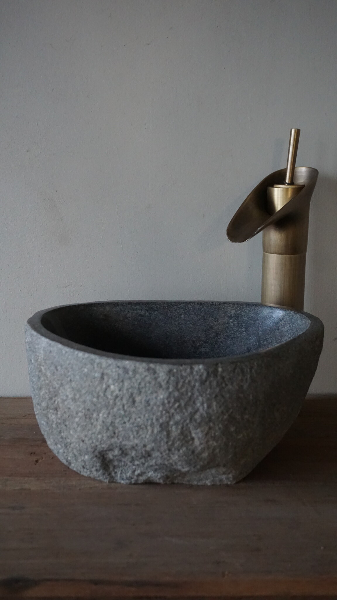 Rene Houtman Kleine Stenen Waskom + Spoelgat | H13,5 x B28 x D23 cm