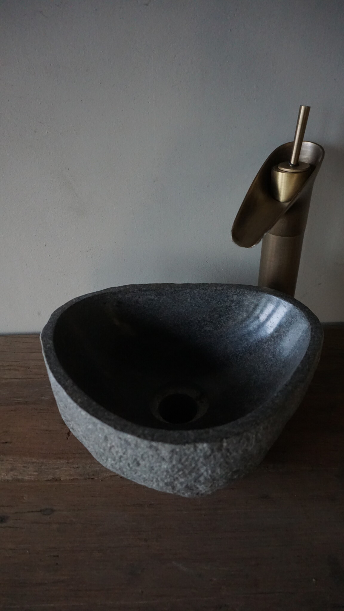 Rene Houtman Kleine Stenen Waskom + Spoelgat | H13,5 x B28 x D23 cm