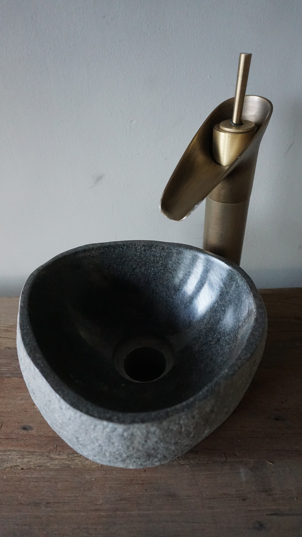 Rene Houtman Kleine Stenen Waskom + Spoelgat | H14 x B23 x D22 cm