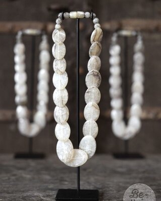 Be-Uniq Ketting Op Standaard | Naturel | H34 x B8 x D6 cm