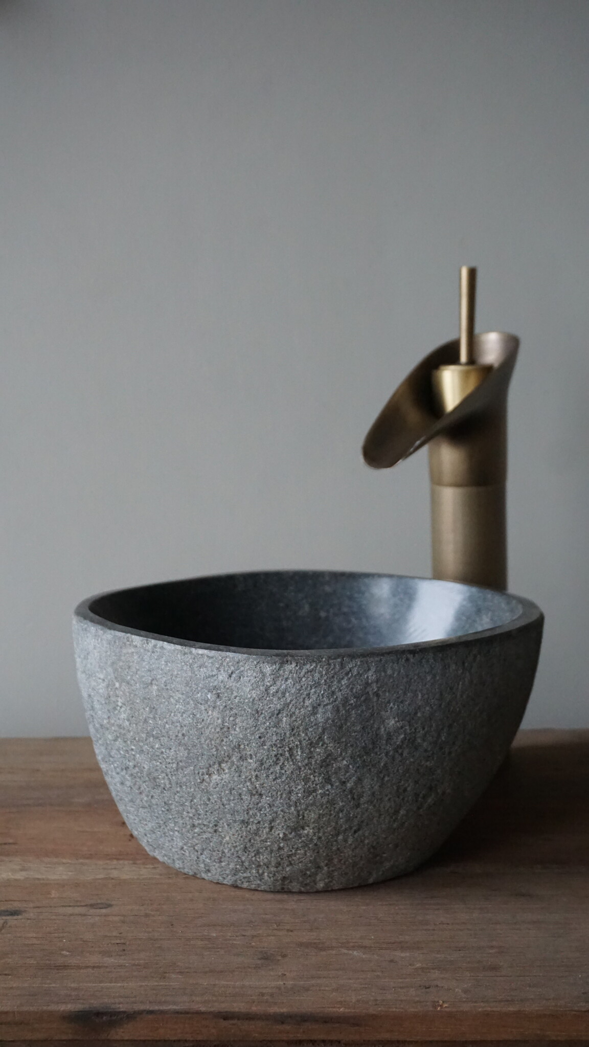 Rene Houtman Kleine Stenen Waskom + Spoelgat | H13,5 x B25,5 x D21 cm