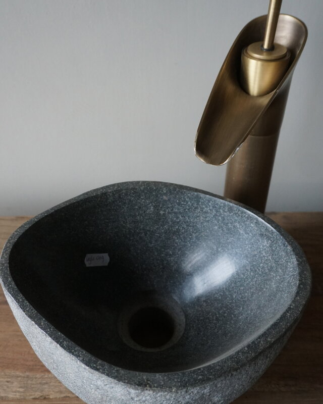 Rene Houtman Kleine Stenen Waskom + Spoelgat | H13,5 x B25,5 x D21 cm