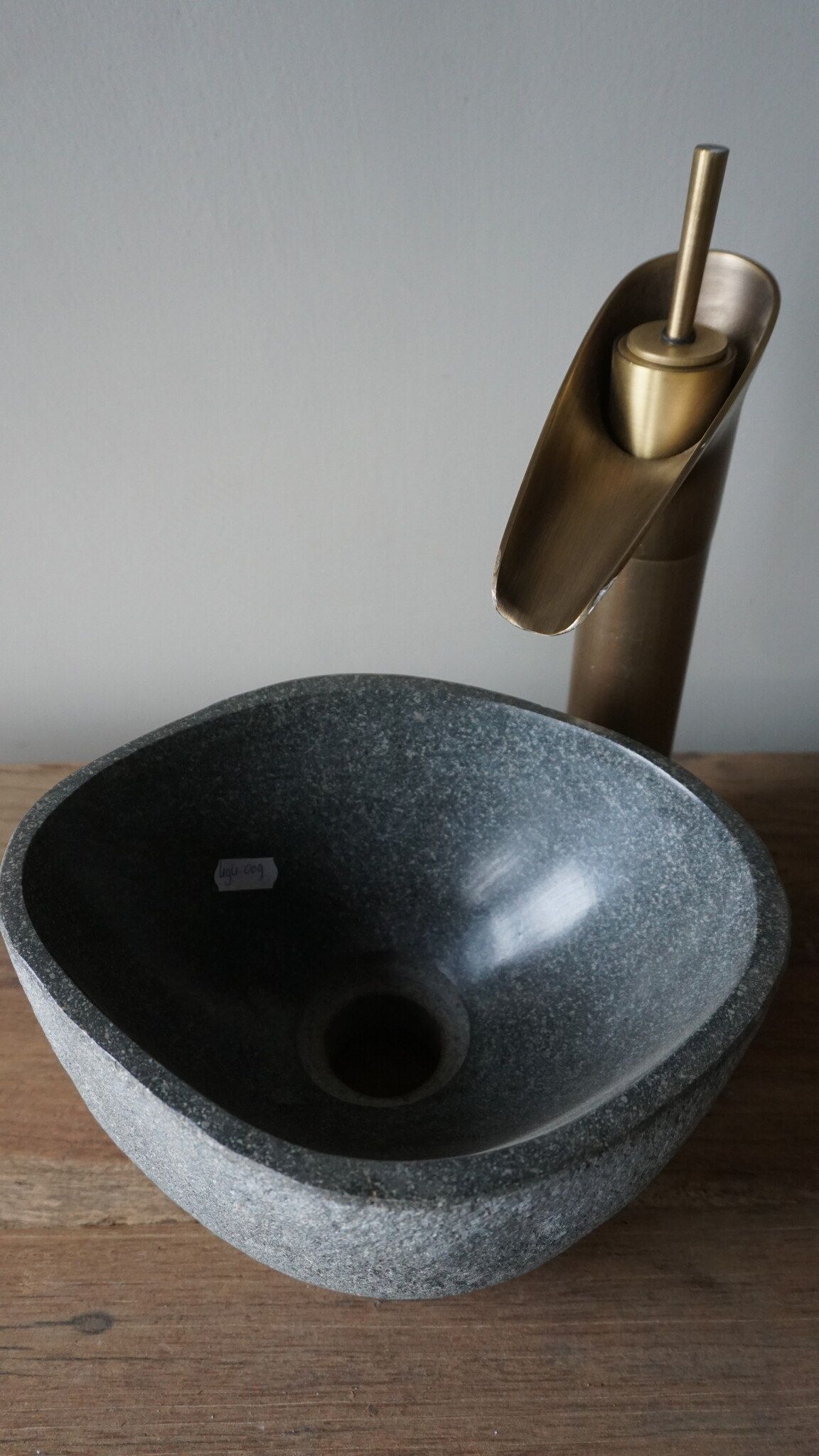 Rene Houtman Kleine Stenen Waskom + Spoelgat | H13,5 x B25,5 x D21 cm