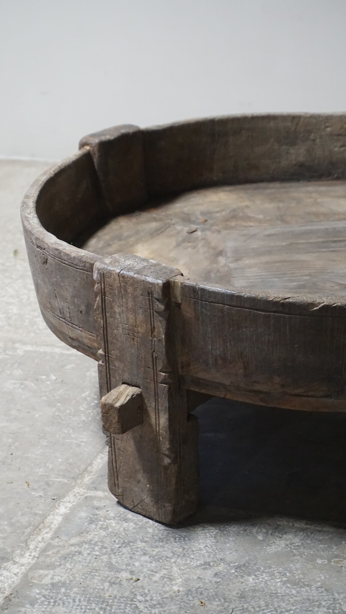 Rene Houtman Chakki Tafel | Uniek | H27 x D77 cm
