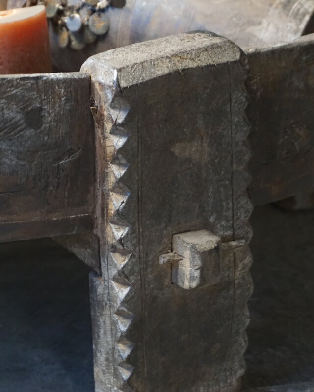 Rene Houtman Chakki Tafel | Uniek | H28 x D77 cm