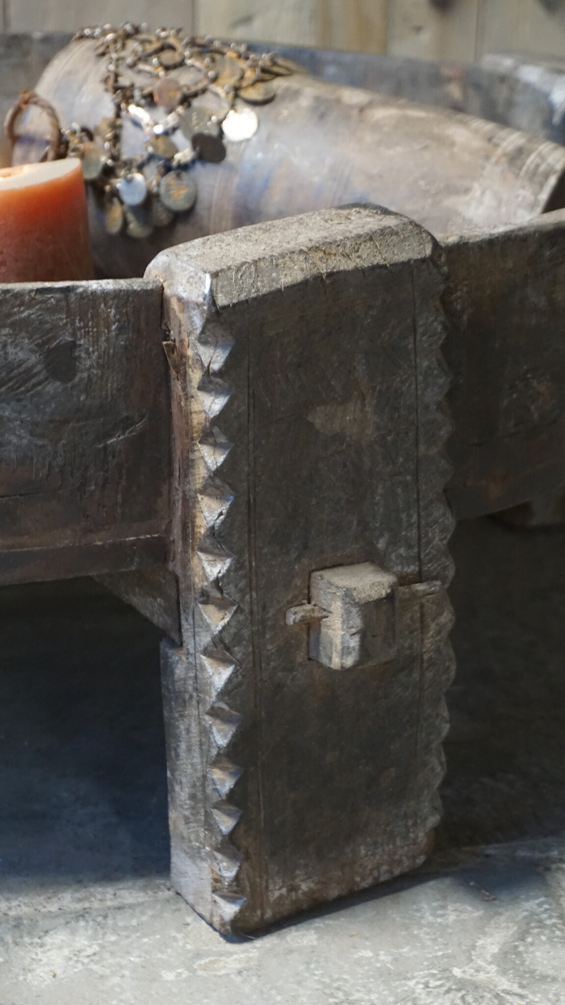Rene Houtman Chakki Tafel | Uniek | H28 x D77 cm