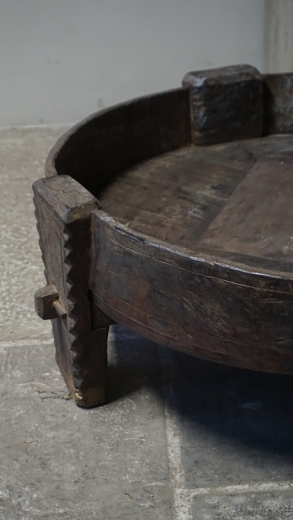 Rene Houtman Chakki Tafel | Uniek | H28 x D77 cm