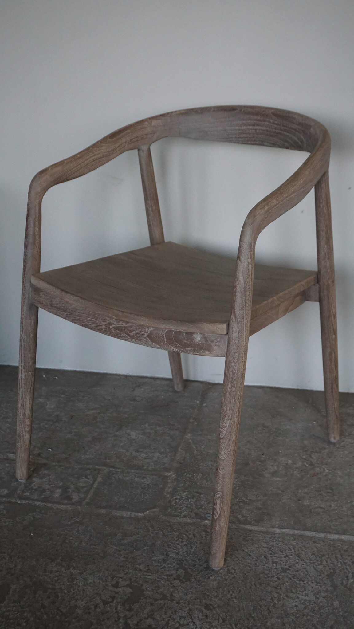 Be-Uniq Armstoel Zira | Vergrijsd Teak | H77xB54xD50 Cm