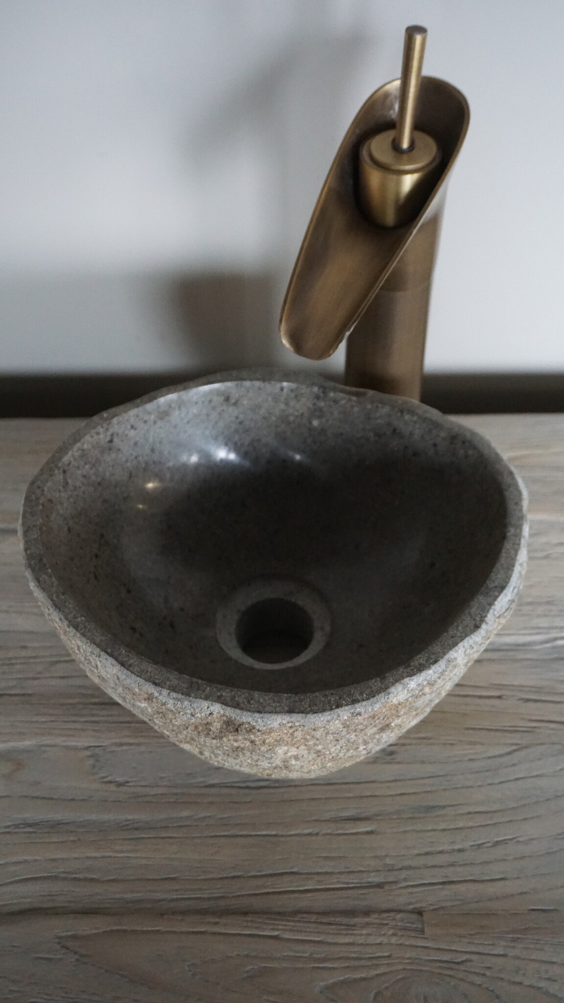 Rene Houtman Kleine Stenen Waskom + Spoelgat | H13,5 x B27 x D24 cm