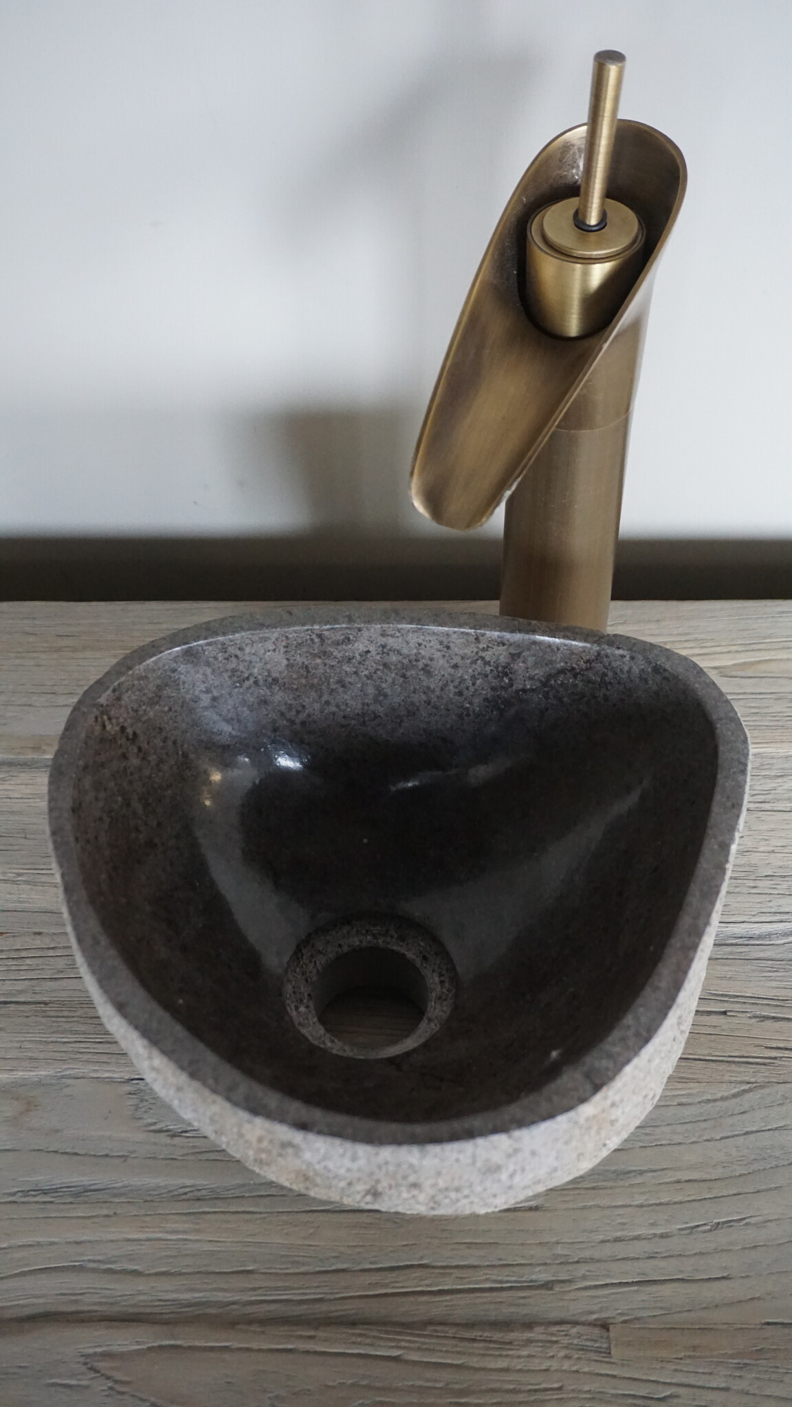 Rene Houtman Kleine Stenen Waskom + Spoelgat | H13 x B25 x D23 cm