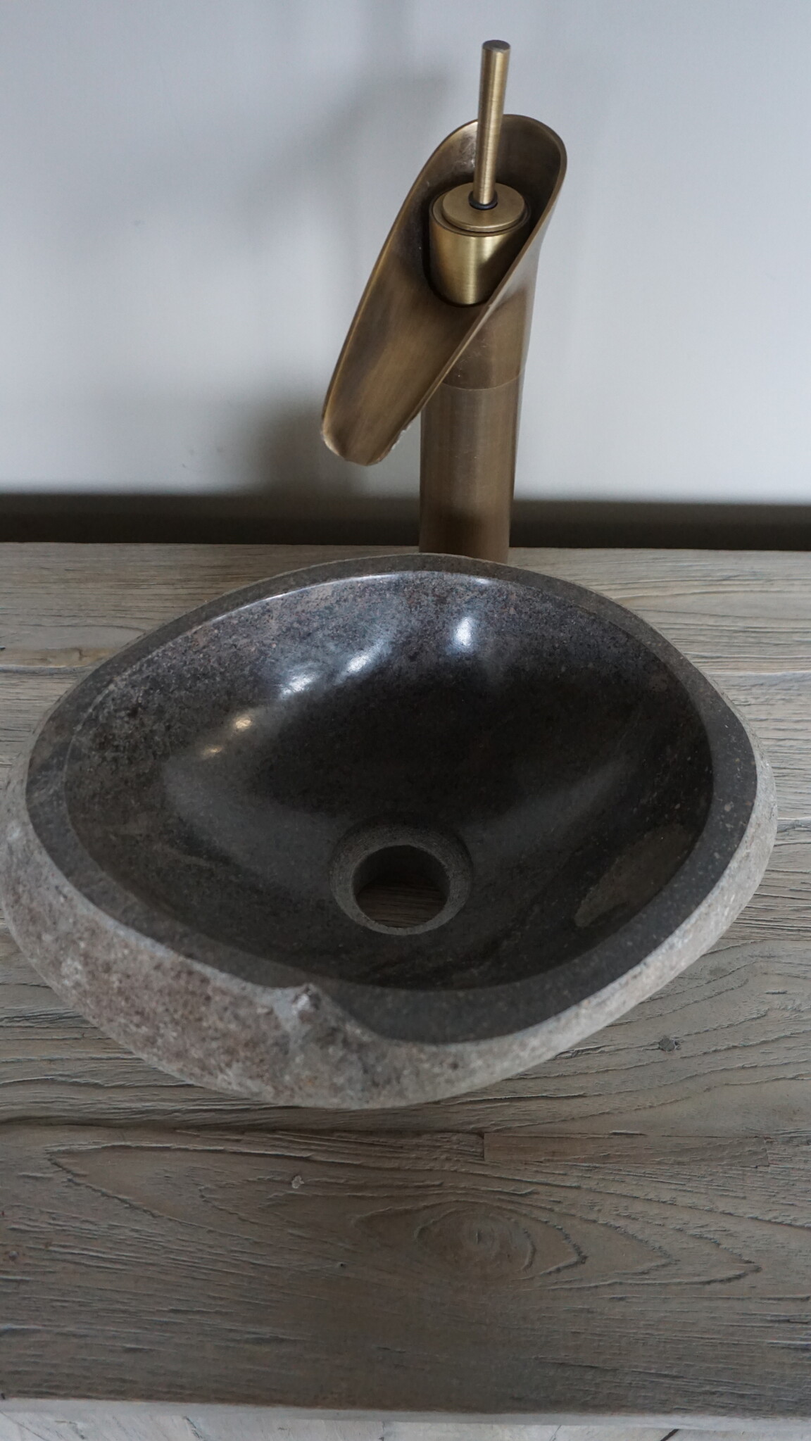 Rene Houtman Kleine Stenen Waskom + Spoelgat | H14 x B32 x D26 cm
