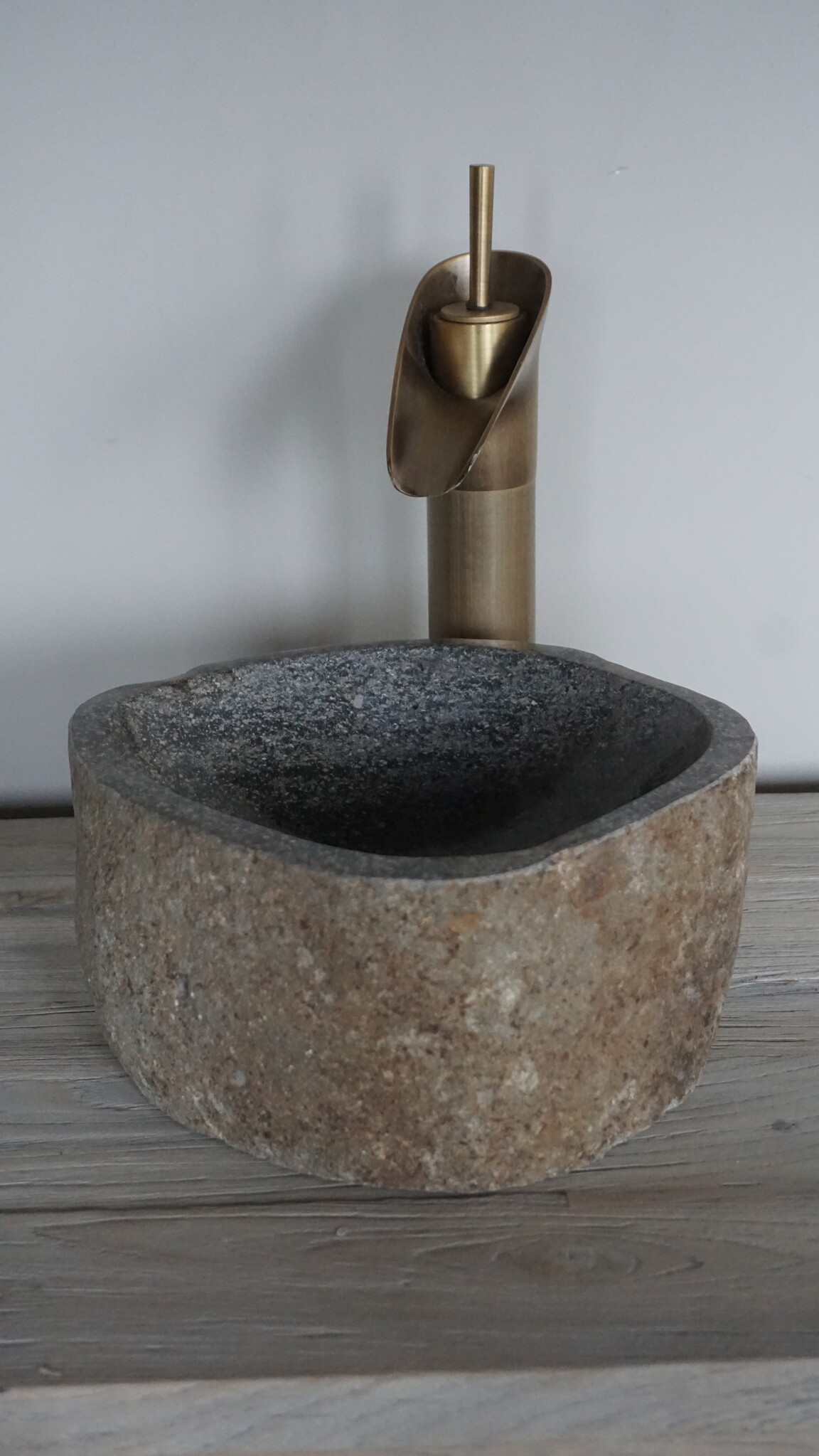 Rene Houtman Kleine Stenen Waskom + Spoelgat | H14 x B26 x D26 cm