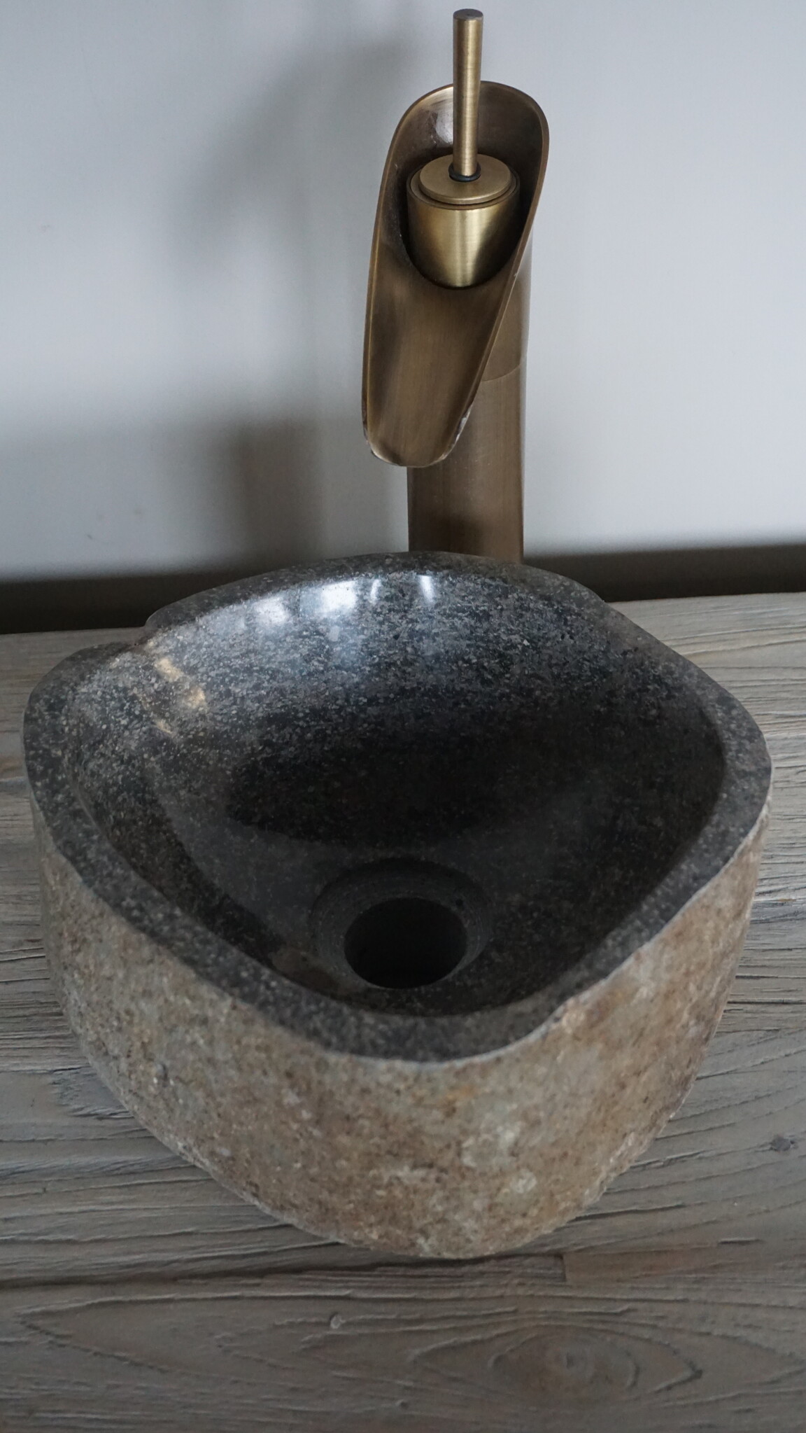 Rene Houtman Kleine Stenen Waskom + Spoelgat | H14 x B26 x D26 cm