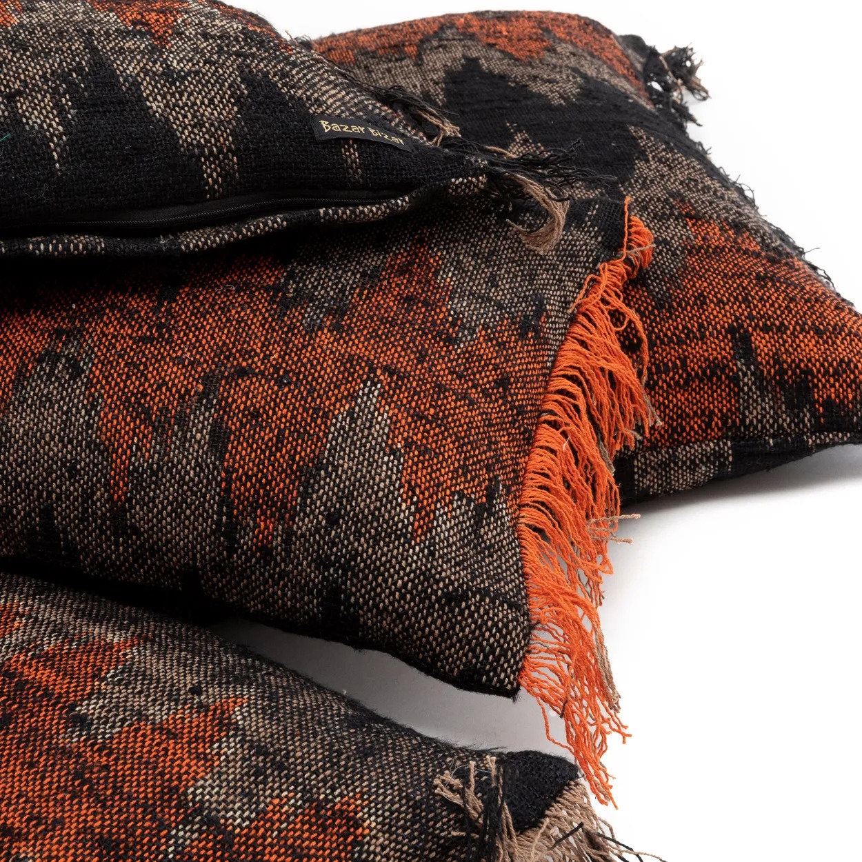 Bazar Bizar Antwerp De Oh My Gee kussenhoes - zwart-oranje - 30x50