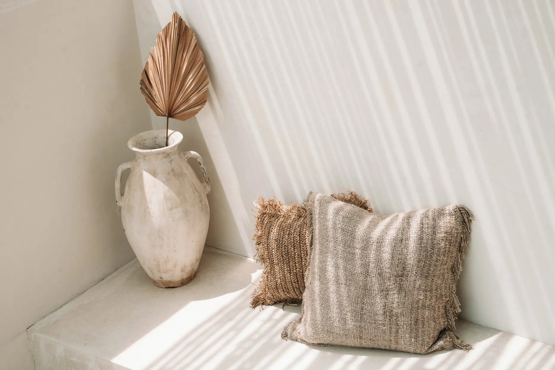 Bazar Bizar Antwerp The Oh My Gee kussenhoes - beige - 60x60 cm