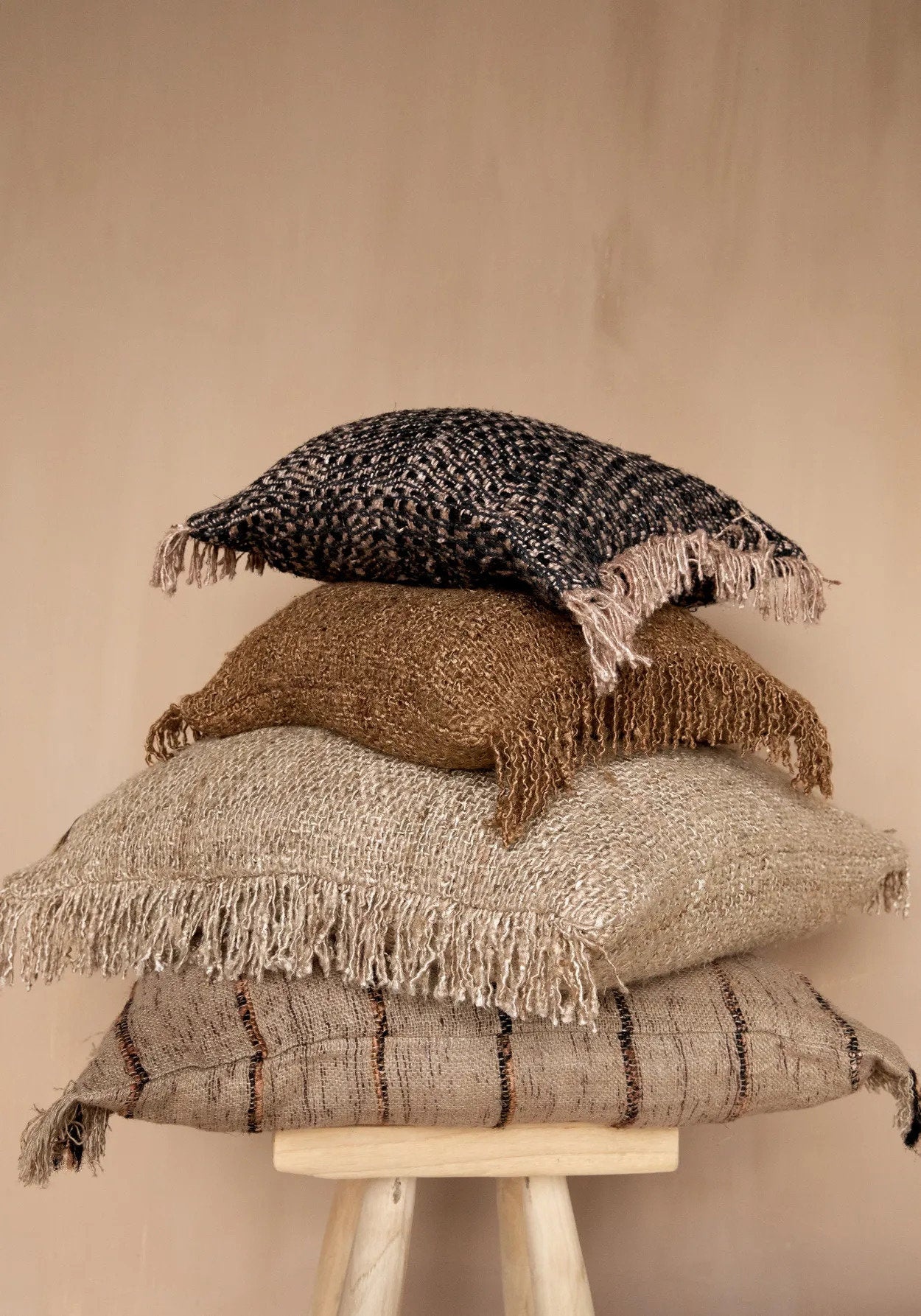 Bazar Bizar Antwerp The Oh My Gee kussenhoes - beige - 60x60 cm