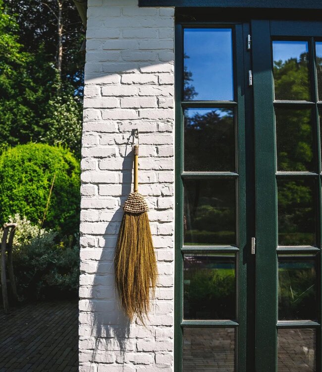Bazar Bizar Antwerp De raffia bezem - naturel