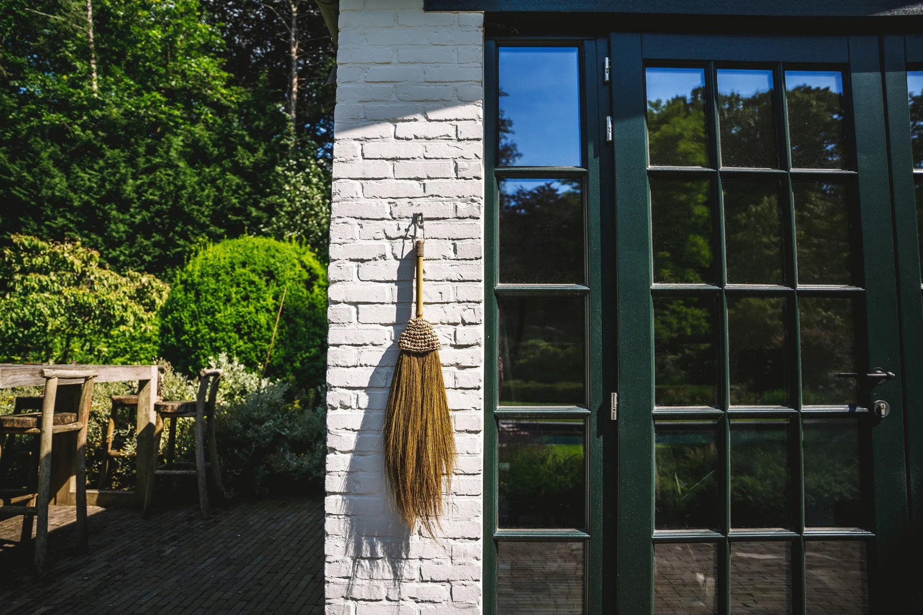 Bazar Bizar Antwerp De raffia bezem - naturel
