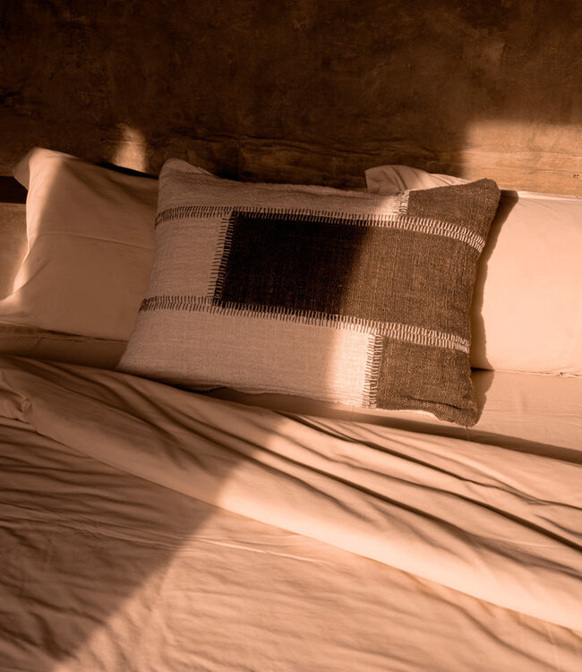 Bazar Bizar Antwerp De Cocoa patchwork-kussenhoes - natuurlijk bruin