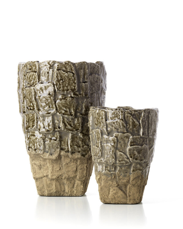 Bazar Bizar Antwerp Vaas met rotsstructuur - Grijze steen - L - 36x25x25 cm