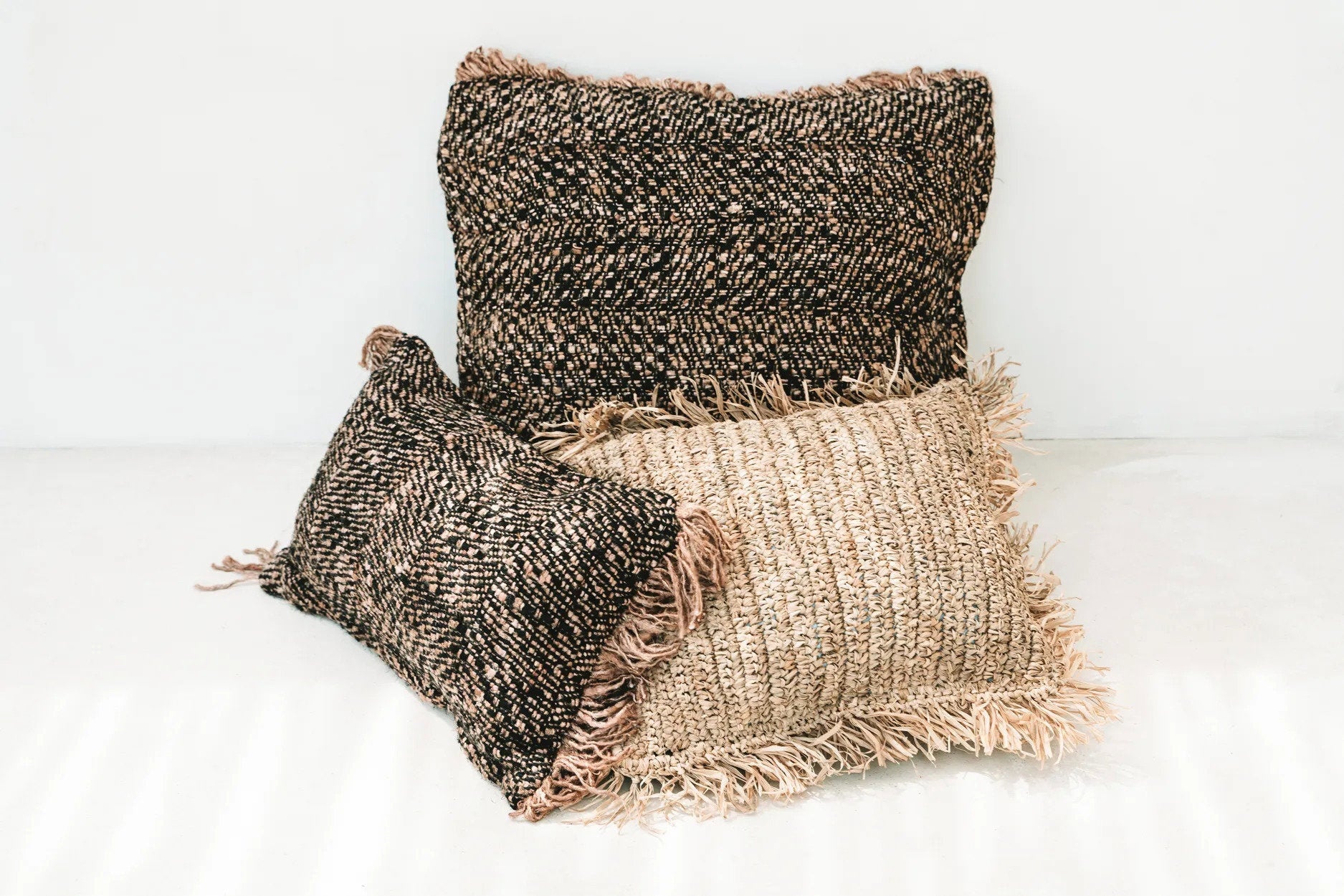 Bazar Bizar Antwerp De Oh My Gee kussenhoes - zwart koper - 30x50 cm