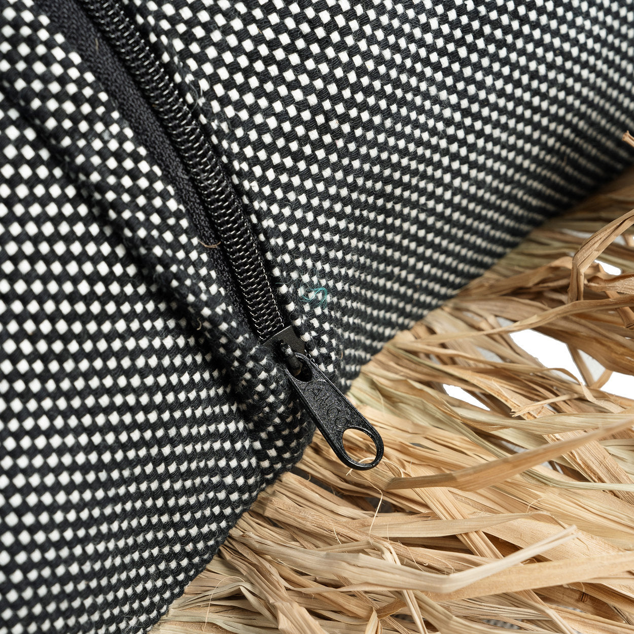 Bazar Bizar Antwerp De Cotton Bonita kussenhoes - Natural Black - 30x50 cm