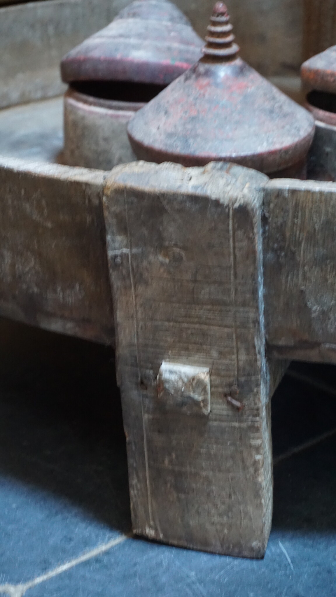 Rene Houtman Chakki Tafel | Uniek | H27 x D74,5 cm
