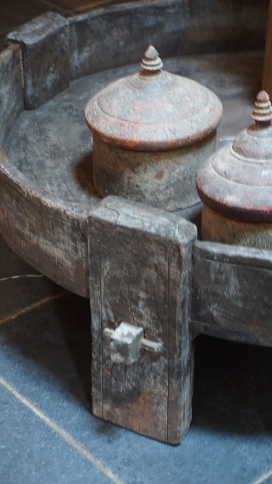 Rene Houtman Chakki Tafel | Uniek | H30 x D78 cm