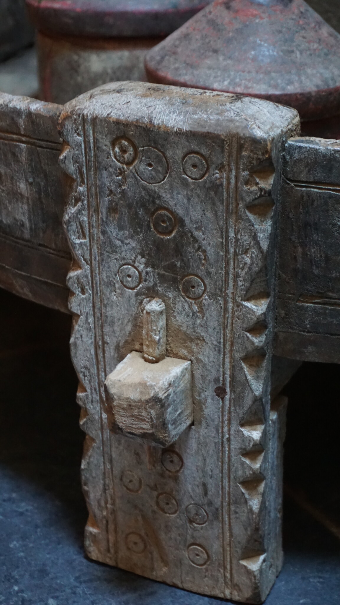 Rene Houtman Chakki Tafel | Uniek | H29 x D72 cm