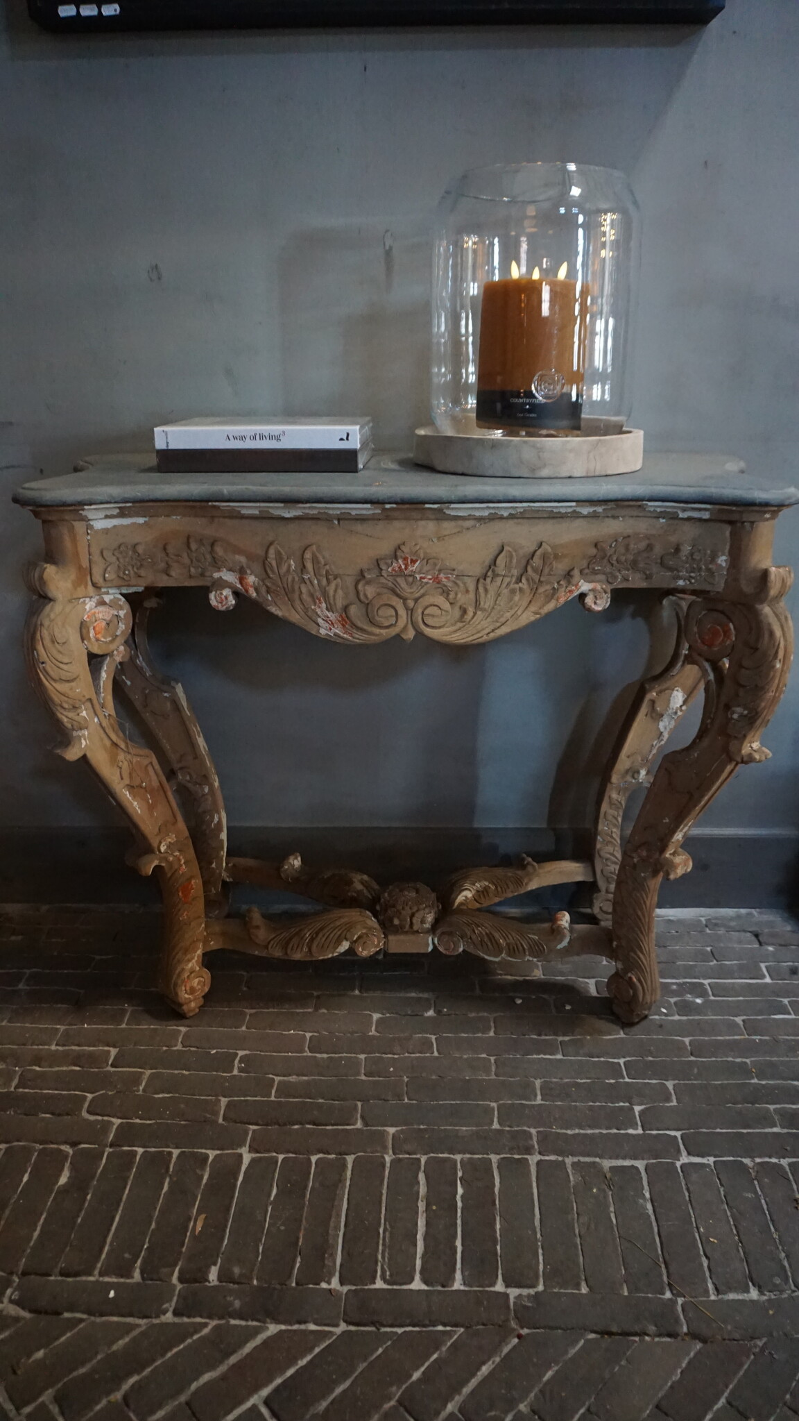 Rene Houtman Sidetable Barok | H89 x B105 x D48 cm